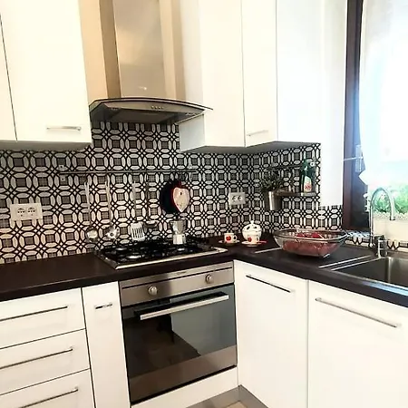 Sarah's Place * Менаджо
